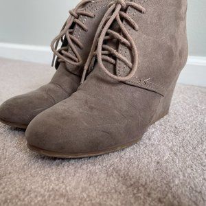 Arizona-suede, lace up, ankle boot, wedges